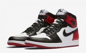 air-jordan-1-retro-high-og-black-toe-pair